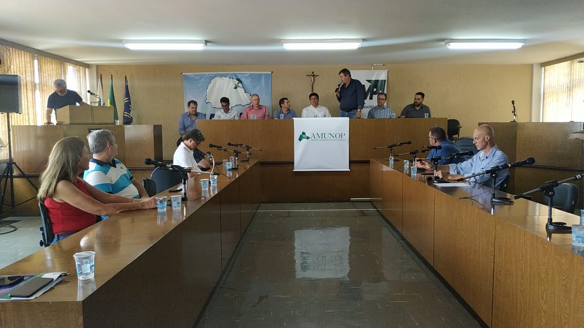 AMUNOP, AMUNORPI E AMP promovem evento da Educação na Câmara de Vereadores em Cornélio Procópio